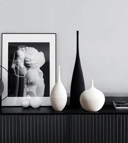 The M-sized Ceramic & Porcelain Tabletop Vase
