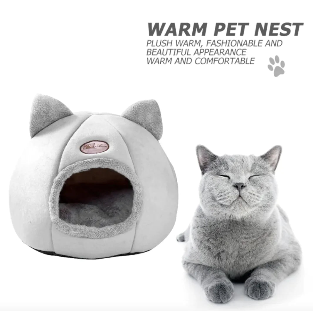 Fully Enclosed Winter Cat Nest