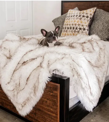 Luxury Waterproof Plush Pet Blanket – Super Soft & Washable Fleece Mat for Dogs and Cats