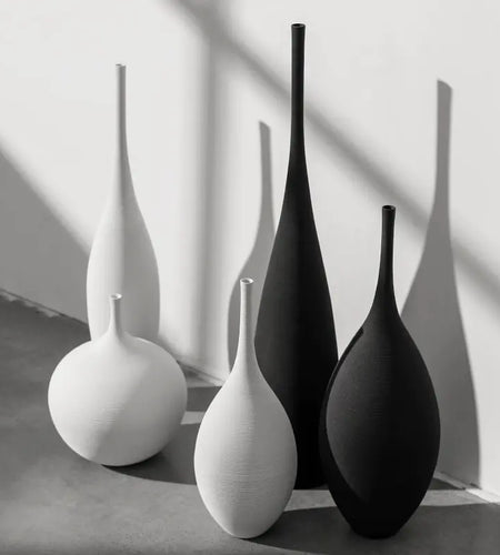 The M-sized Ceramic & Porcelain Tabletop Vase