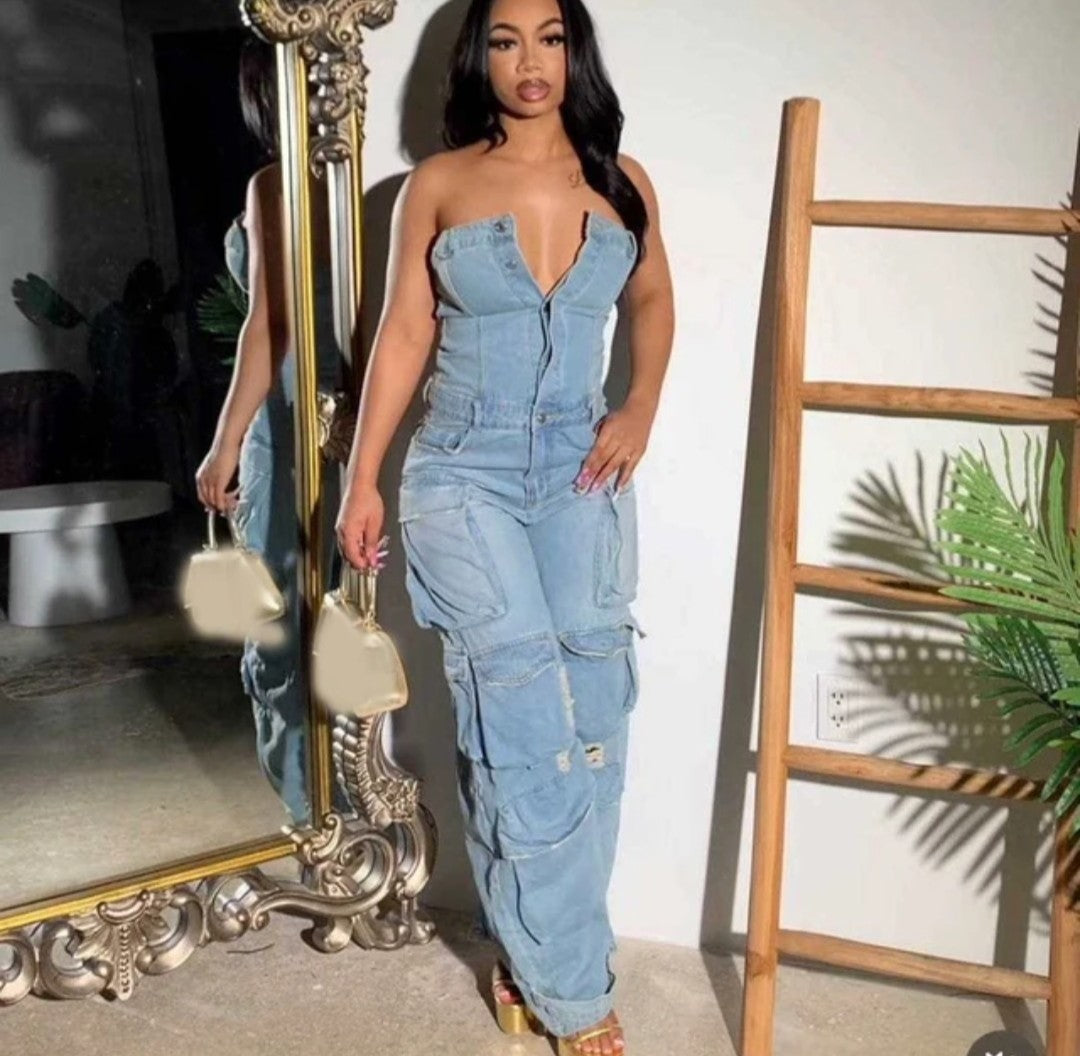 (Tariffs included in price) Plus Sizes available. Women's Romper style cargo pants jumpsuit. Sleeveless design and high waistline.