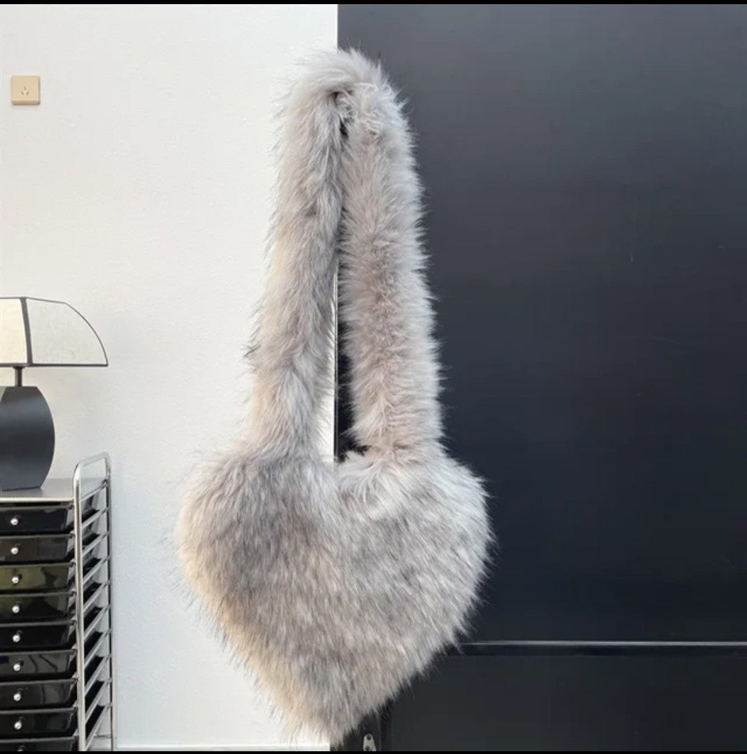 (Free Shipping)(Tariffs included in price) Woman's Faux Fur Heart Shaped Shoulder Crossbody Bag Winter Fur HandBags for women Female Clutch Purse Messenger Bag