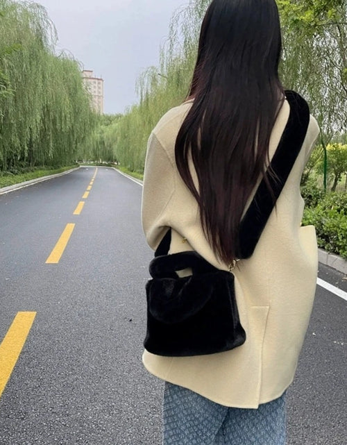 Load image into Gallery viewer, (Free Shipping) Women's Soft Plush Hand Bag Solid Color Tote Female Large Capacity Fur Underarm Bags Furry Fluffy Shoulder Crossbody Bag
