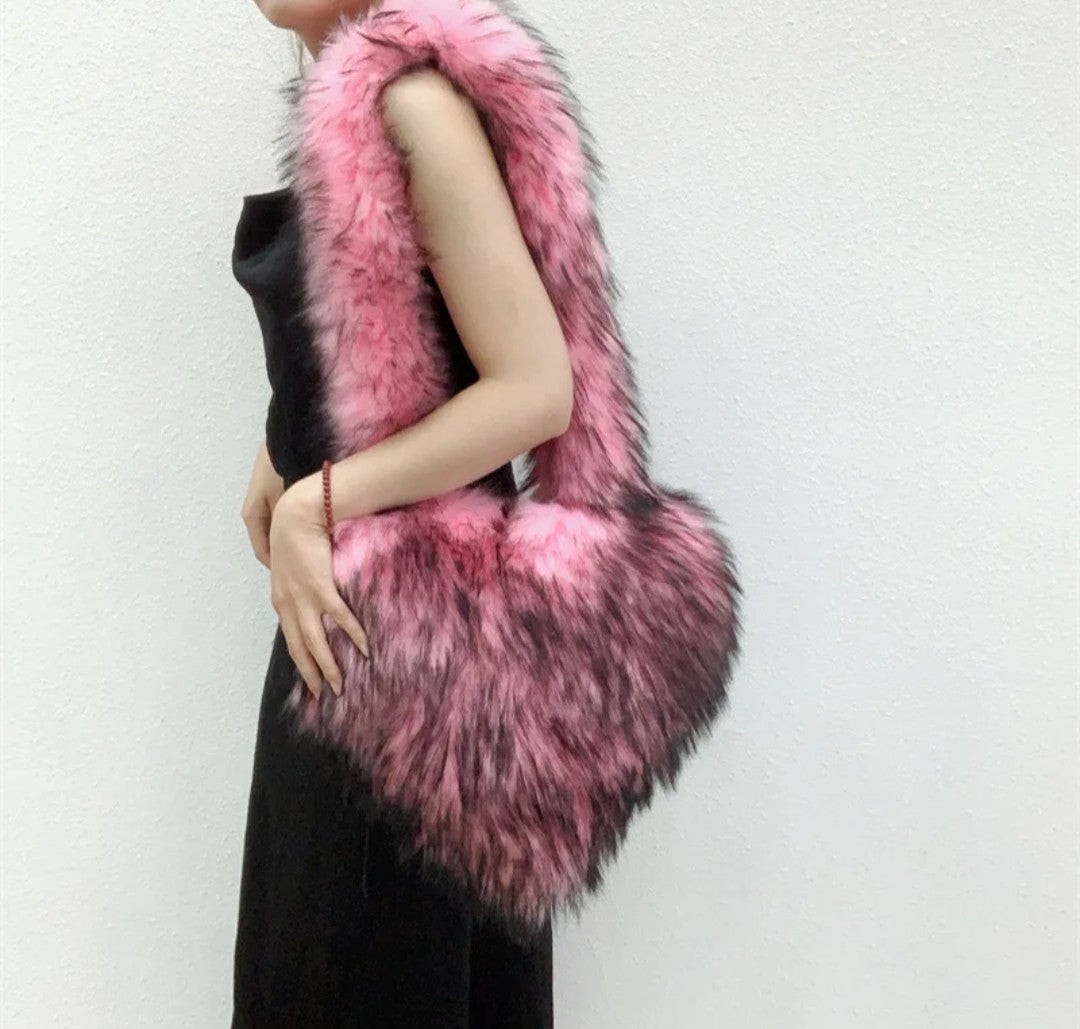 (Free Shipping)(Tariffs included in price) Woman's Faux Fur Heart Shaped Shoulder Crossbody Bag Winter Fur HandBags for women Female Clutch Purse Messenger Bag