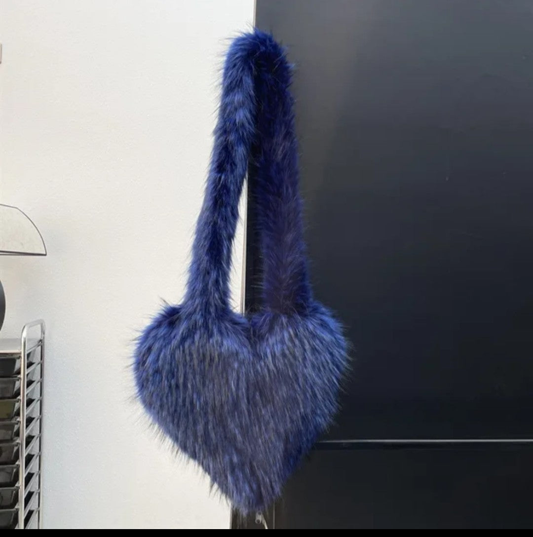 (Free Shipping)(Tariffs included in price) Woman's Faux Fur Heart Shaped Shoulder Crossbody Bag Winter Fur HandBags for women Female Clutch Purse Messenger Bag