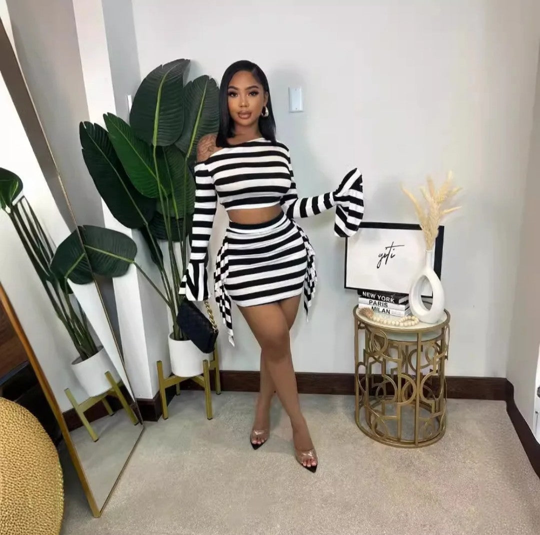 (Free Shipping)(Tariffs included in price) New Shoulder Flare Sleeve Fringe Skirt Black and White Stripe Two-piece Set