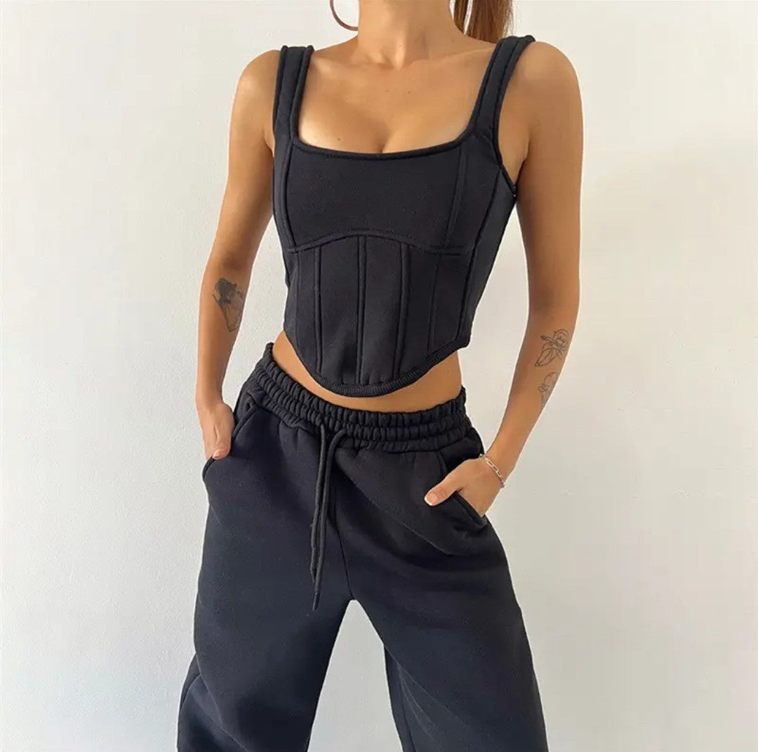 (Free Shipping)(Tariffs included in price) This three-piece women's set includes a short hoodie, small vest, and belted sweatpants, featuring anti-pilling, breathable, and quick-dry properties.