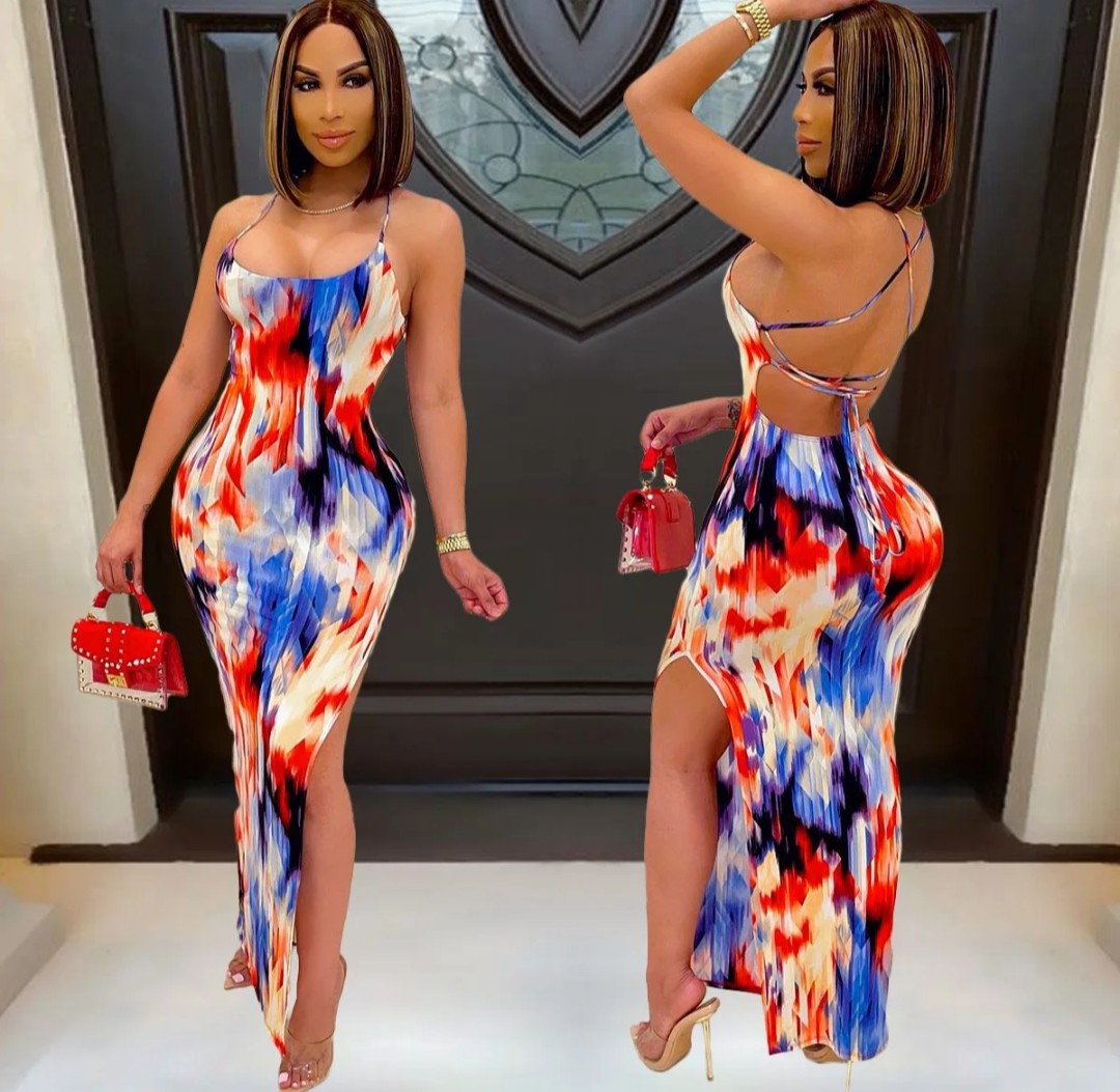 (Tariffs included in price) Summer dress features a color-blocking tie-dye print, crafted from eco-friendly and anti-wrinkle spandex material with a sleeveless silhouette and straight hem.