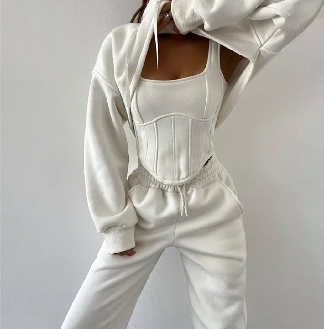 (Free Shipping)(Tariffs included in price) This three-piece women's set includes a short hoodie, small vest, and belted sweatpants, featuring anti-pilling, breathable, and quick-dry properties.