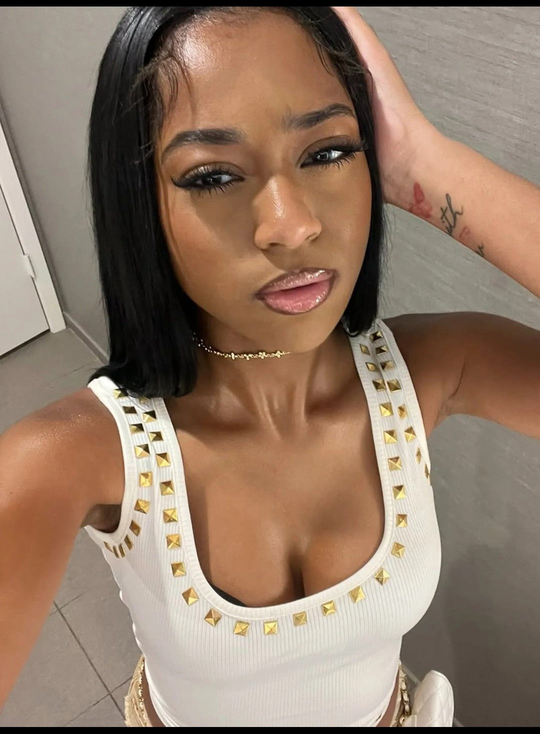 (Free Shipping)(Tariffs included in price) Sexy Rivet Sleeveless Tank Tops Slim Backless