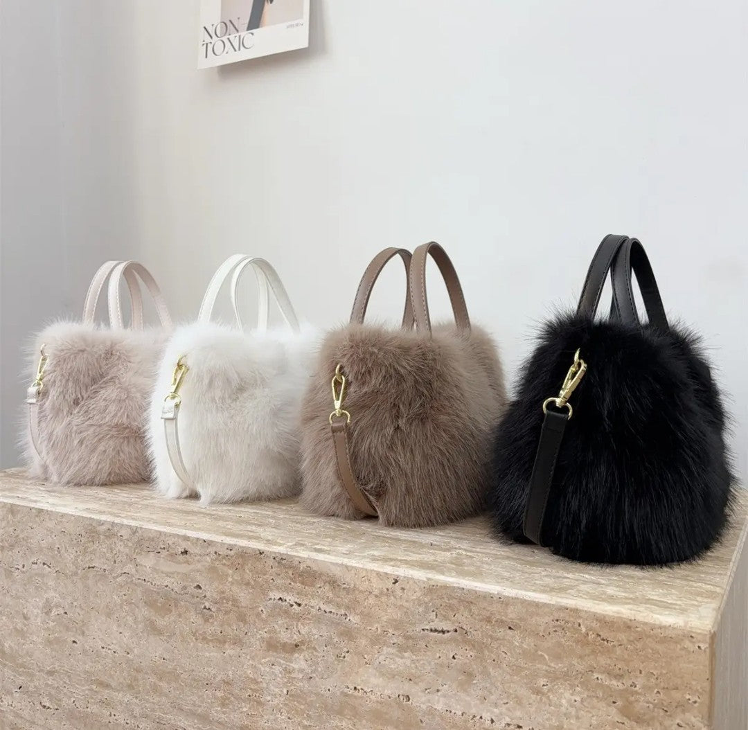 Large Capacity Bucket Bag Fashion Imitation Rabbit Fur Plush Bag Underarm Shoulder Tote Bags Winter Faux Fur Designer Handbag