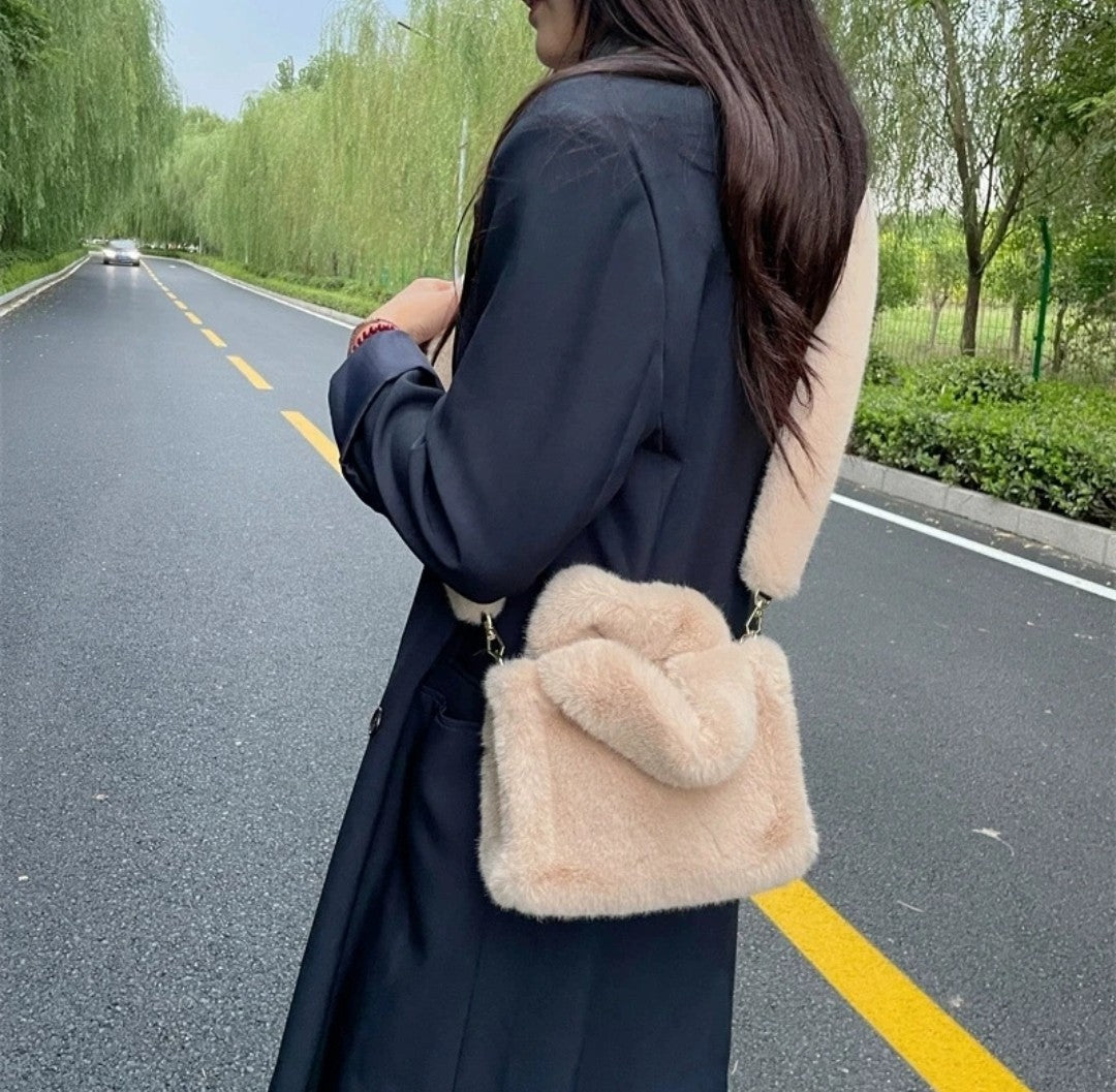(Free Shipping) Women's Soft Plush Hand Bag Solid Color Tote Female Large Capacity Fur Underarm Bags Furry Fluffy Shoulder Crossbody Bag