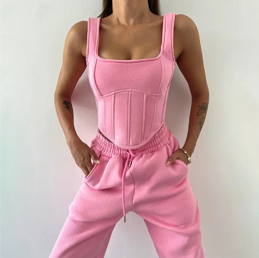 (Free Shipping)(Tariffs included in price) This three-piece women's set includes a short hoodie, small vest, and belted sweatpants, featuring anti-pilling, breathable, and quick-dry properties.