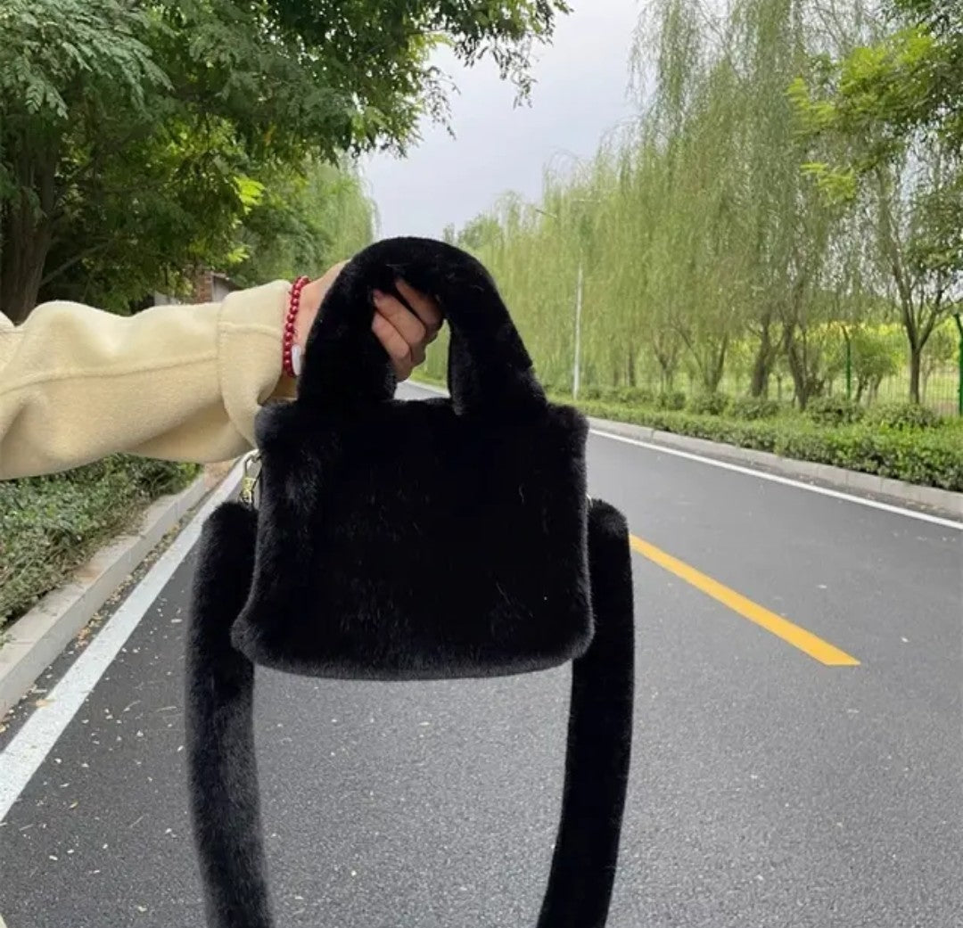 (Free Shipping) Women's Soft Plush Hand Bag Solid Color Tote Female Large Capacity Fur Underarm Bags Furry Fluffy Shoulder Crossbody Bag