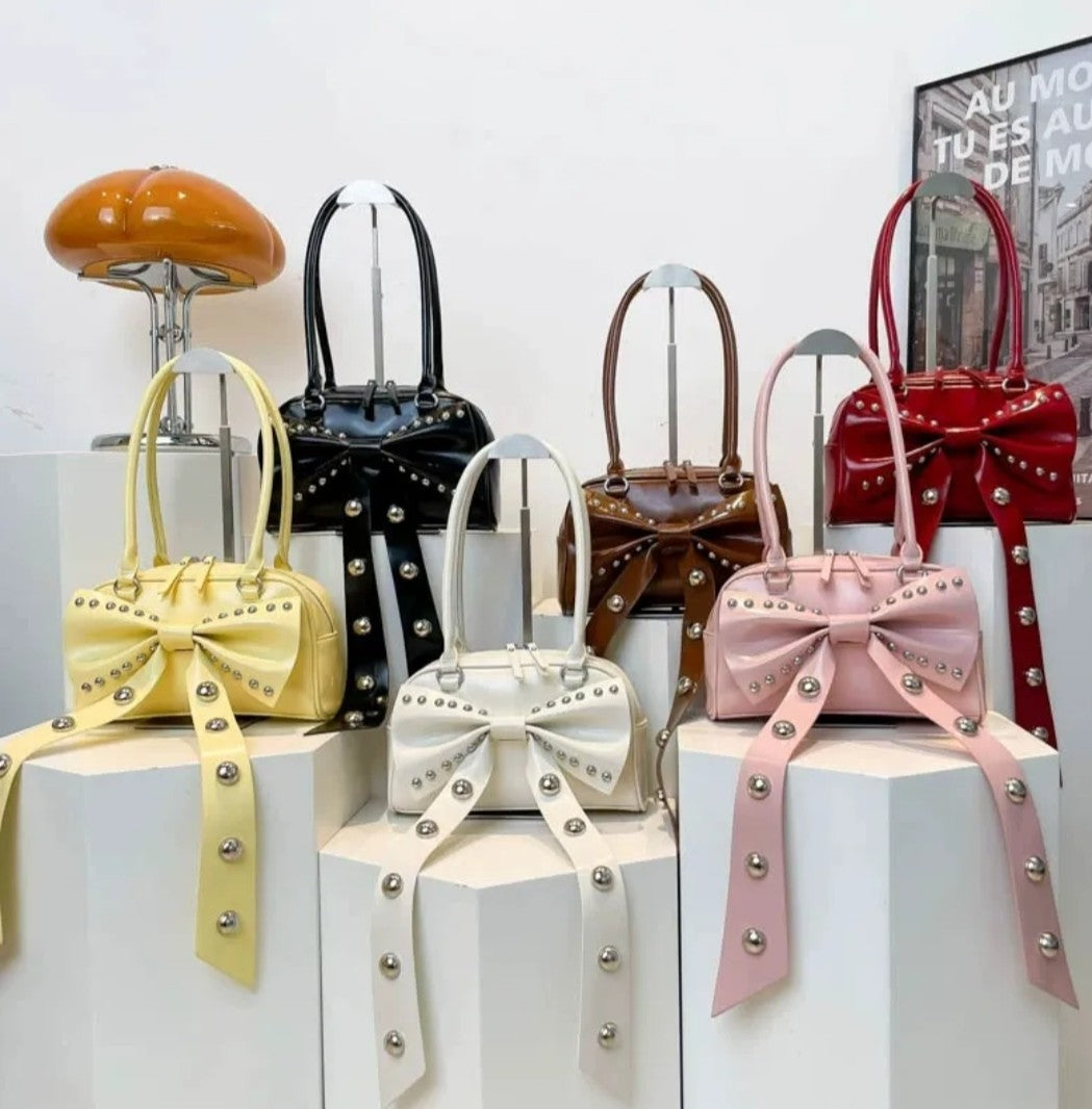 (Free Shipping)(Tariffs included in price) Women's Rivet Bolsos Mujer Motorcycle Bow Bag Underarm Shoulder Bags American Style Sac Femme New Adjustable Strap Bolso