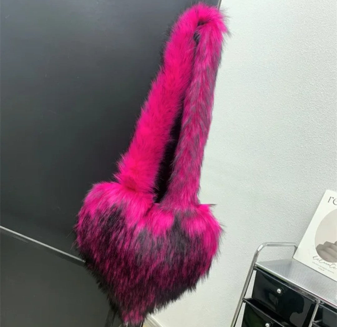 (Free Shipping)(Tariffs included in price) Woman's Faux Fur Heart Shaped Shoulder Crossbody Bag Winter Fur HandBags for women Female Clutch Purse Messenger Bag