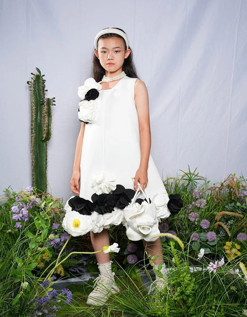 Load image into Gallery viewer, (Free Shipping)(Tariffs included in price) Summer Flower Princess Dress Sleeveless 3D Flower Party Dress
