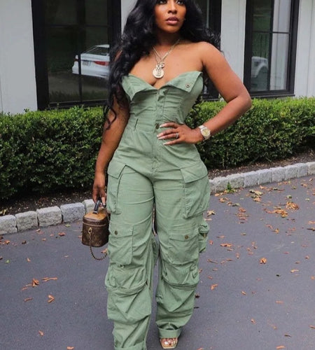 (Tariffs included in price) Plus Sizes available. Women's Romper style cargo pants jumpsuit. Sleeveless design and high waistline.